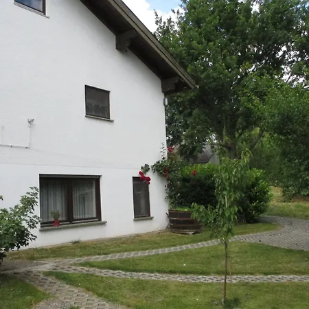 Apartment In Mit Kleiner Terrasse Starkenburg